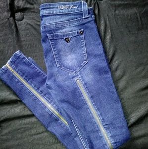 Guess skinny jeans 💙 with back zippers